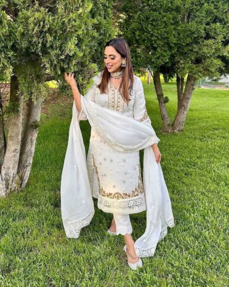 DESIGNER WEAR TRENDING  TOP WITH SEQUANCE  EMBROIDERED WORK AND PANT WITH DUPATTA